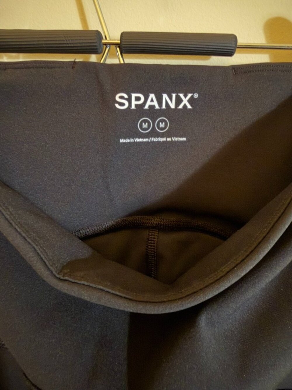 Spanxshape High-waisted Booty Boost Crop Workout Leggings Black Medium - Picture 6 of 10